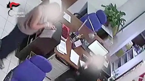 corruzione agenzia entrate truffa danni stato